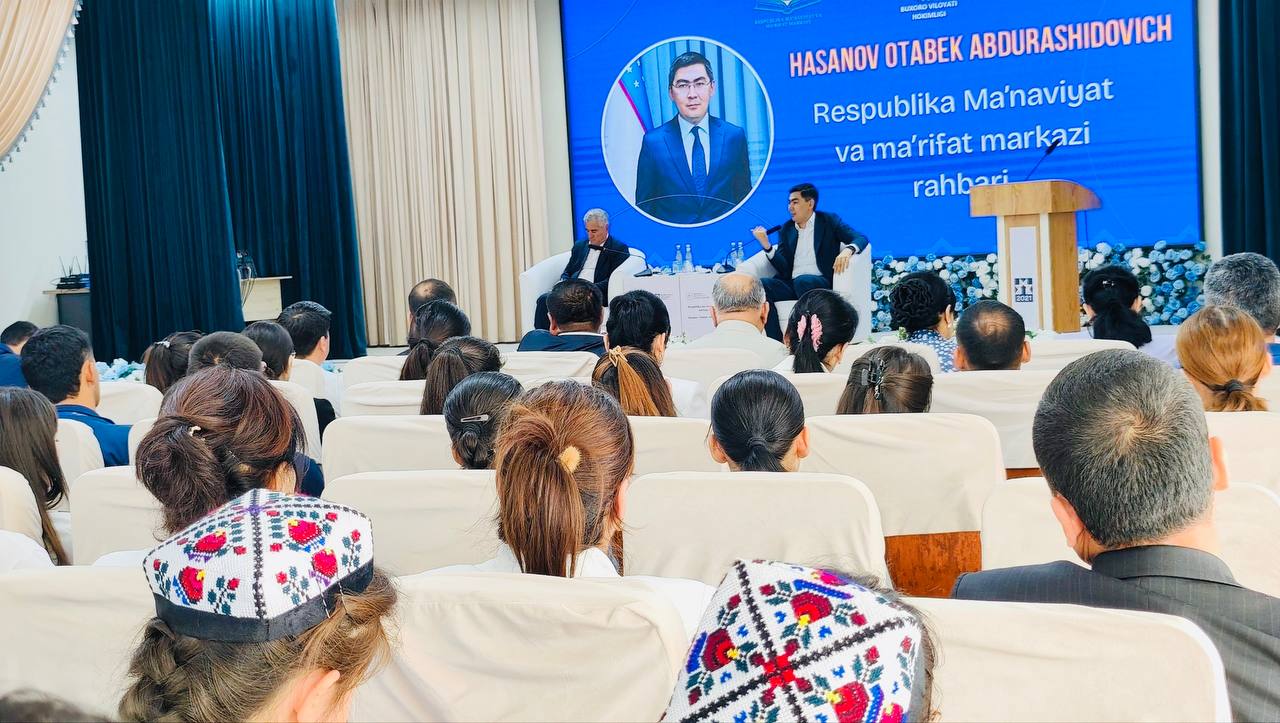 Buxoro yoshlari bilan muloqot
