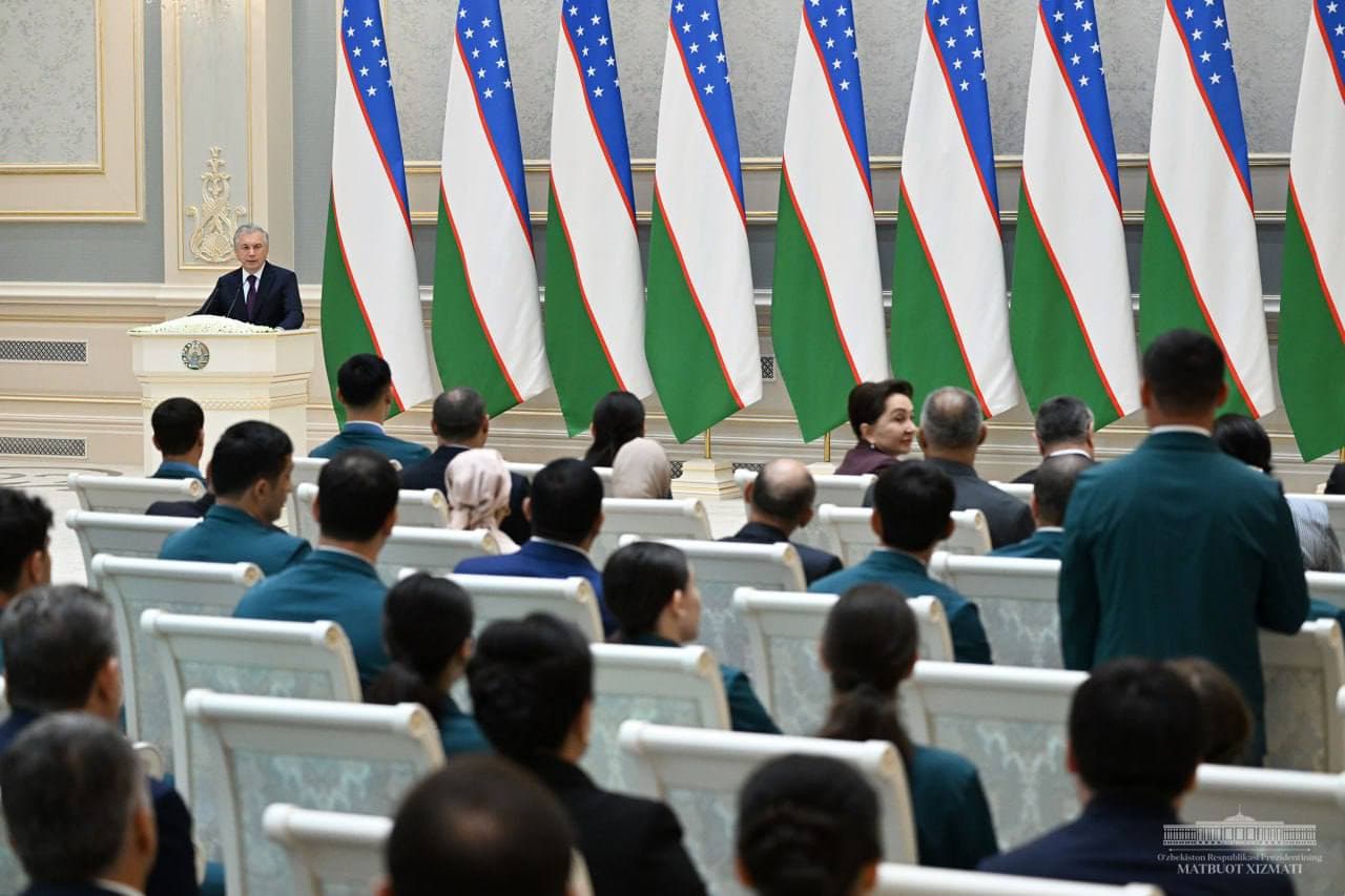 ⚡️Prezident murabbiy Akmal Hasanovning qirgʻizistonlik bokschiga yordam berganini alohida e’tirof etdi