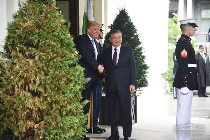 Shavkat Mirziyoyev Donald Trampni lavozimiga rasmiy kirishgani bilan tabrikladi